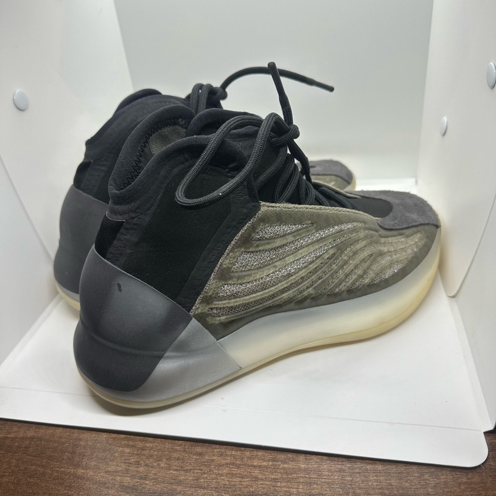 adidas Yeezy QNTM Boost